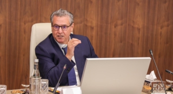 Aziz Akhannouch lors de la première réunion de la Commission ministérielle chargée du suivi des répercussions des tensions géopolitiques au Moyen-Orient sur l'économie nationale.