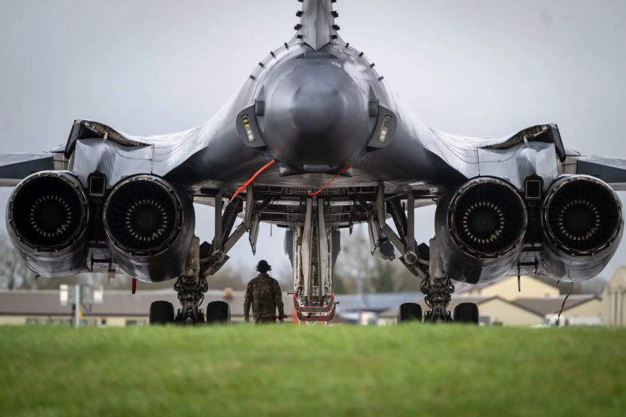 Un bombardier B-1 sur une base de la Royal Air Force à Fairford, en Angleterre, dimanche.
