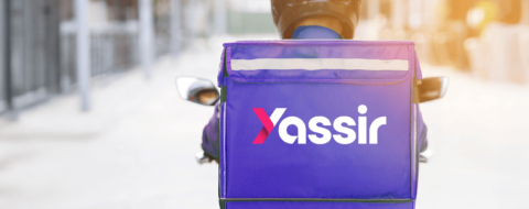 Un livreur de l'application algérienne Yassir.