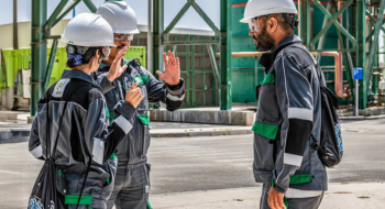 Des collaborateurs d'OCP sur un site industriel du groupe.