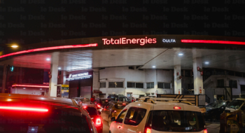 Une station-service casablancaise submergée par l'afflux d'automobilistes, dans la nuit du 15 au 16 mars 2026.