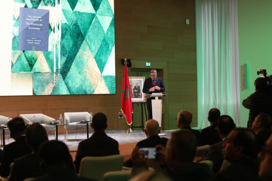 Karim El Aynaoui, président exécutif du Policy Center for the New South (PCNS) et vice-président exécutif de l'UM6P lors du lancement, le 9 avril à Rabat, de l’ouvrage The Oxford Handbook of the Moroccan Economy