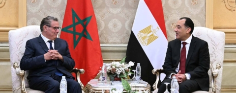 Aziz Akhannouch, accueilli le 5 avril à l’aéroport international du Caire par son homologue égyptien Moustafa Madbouly, à l’occasion du lancement de la première session de la commission mixte de coordination et de suivi Maroc-Egypte.
