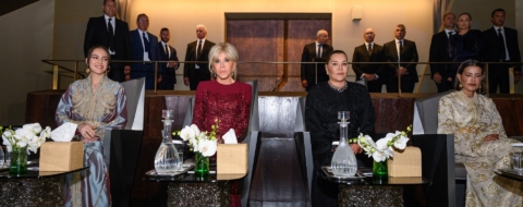 Les princesses Lalla Khadija, Lalla Meryem et Lalla Hasnaa, et la première dame de France, Brigitte Macron, assistent au spectacle inaugural du Théâtre Royal de Rabat.