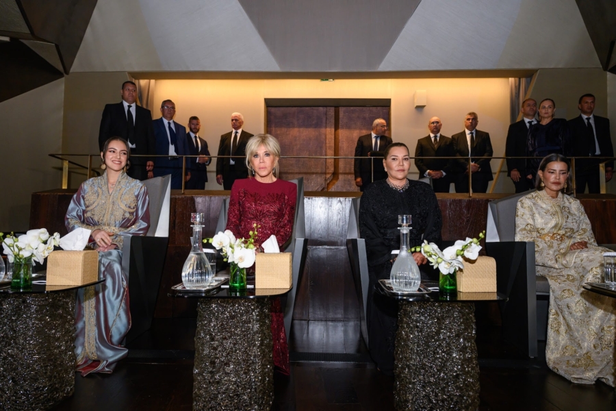 Les princesses Lalla Khadija, Lalla Meryem et Lalla Hasnaa, et la première dame de France, Brigitte Macron, assistent au spectacle inaugural du Théâtre Royal de Rabat.