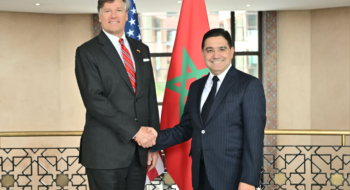 Le ministre des Affaires étrangères Nasser Bourita, et le secrétaire d'État adjoint américain Christopher Landau, le 29 avril 2026 à Rabat.
