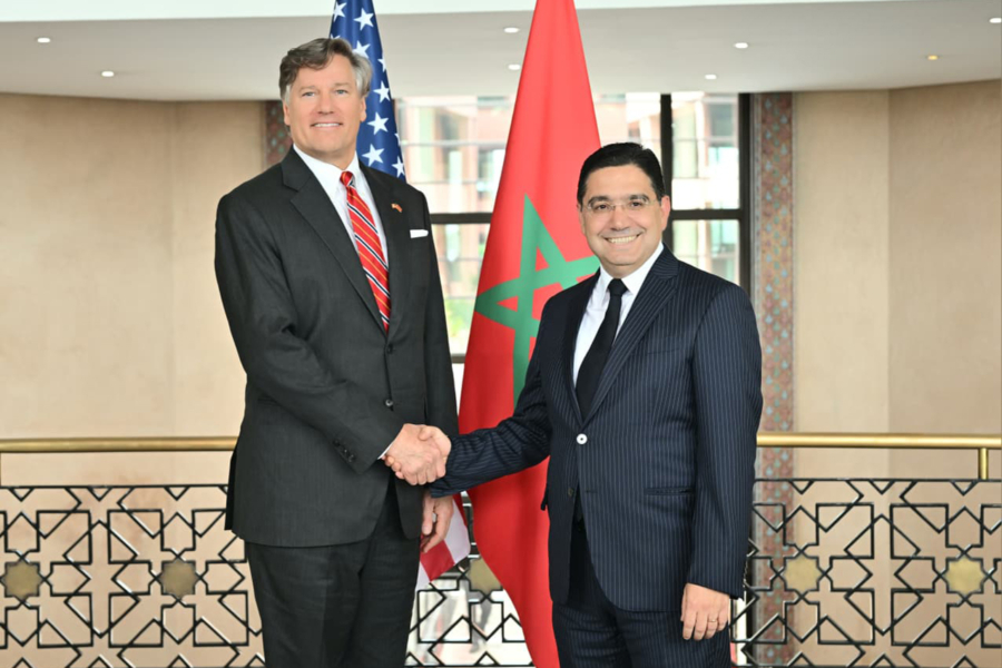 Le ministre des Affaires étrangères Nasser Bourita, et le secrétaire d'État adjoint américain Christopher Landau, le 29 avril 2026 à Rabat.