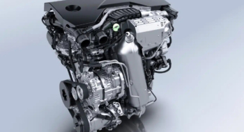 Le moteur 1.2 l micro-hybride de Stellantis, objet d'un rappel mondial.