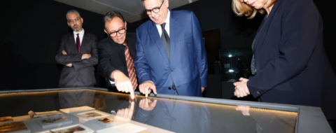 Le Chef du gouvernement Aziz Akhannouch lors de l'inauguration de la rétrospective « Mohamed Melehi, œuvre en héritage », au Musée Mohammed VI d'art moderne et contemporain (MMVI) à Rabat, le 29 avril 2026.