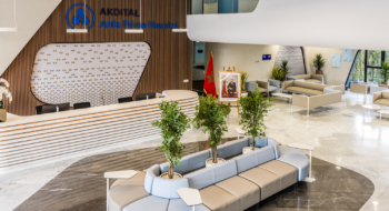 La réception de l'hôpital Anfa Prime Hospital, à Casablanca, relevant du groupe Akdital.