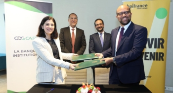 Meriem Laraichi, directrice du pôle Développement de CDG Capital, et Olivier Vincent, directeur exécutif Export de Bpifrance, lors de la signature du mémorandum d'entente (MoU) entre les deux entités, le 15 avril 2026 à Casablanca.