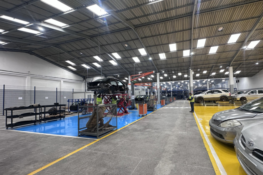 Le centre de démantèlement de véhicules SUSTAINera, inauguré par le groupe Stellantis à Casablanca.