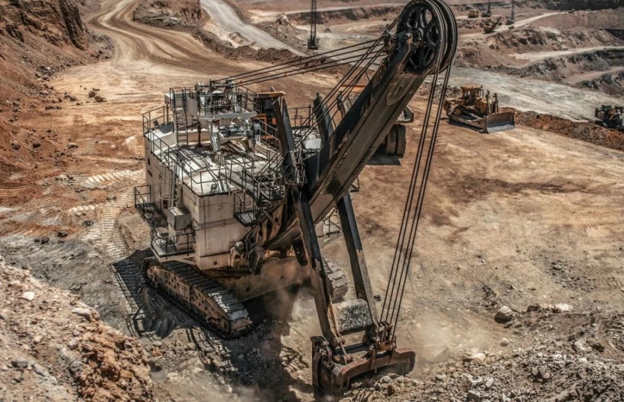 Une opération de déblaiement minier conduite au Maroc par Morocco Strategic Minerals Corporation.