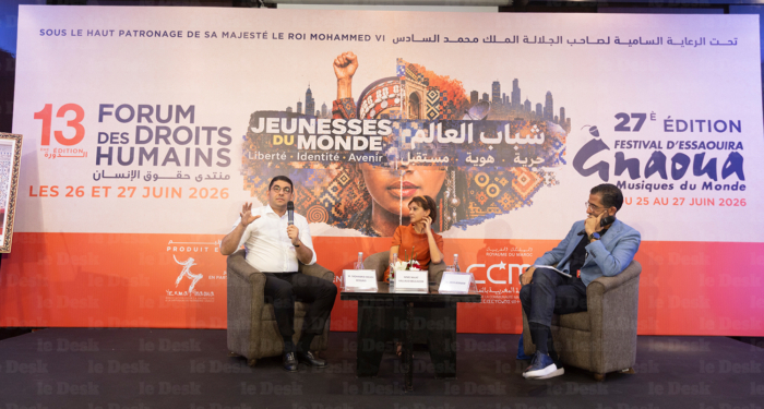 Mohamed Mehdi Bensaïd, ministre de la Jeunesse, de la Culture et de la Communication, et Najat Vallaud-Belkacem, ancienne ministre française de l'Éducation nationale et présidente de France Terre d'Asile, lors de leur échange au Forum des droits humais d'Essaouira, le 26 juin 2026.