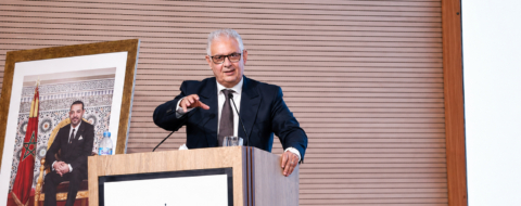 Le secrétaire général de l’Istiqlal, Nizar Baraka, présentant le « contrat politique » de son parti à Salé, le 14 juin 2026