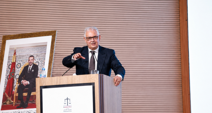 Le secrétaire général de l’Istiqlal, Nizar Baraka, présentant le « contrat politique » de son parti à Salé, le 14 juin 2026
