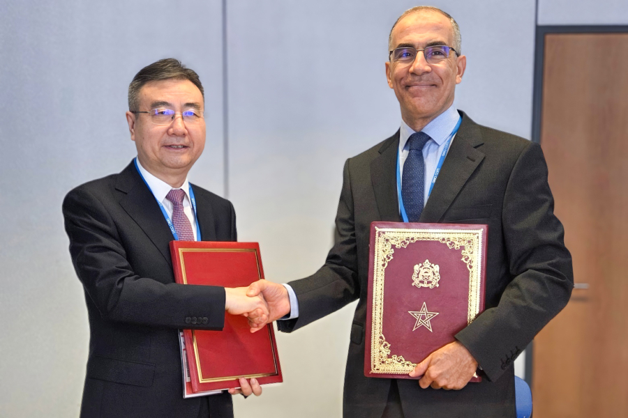 Mohammed Ezzahaoui, directeur général de l'ADII, et Baofeng Zhang, vice-ministre chinois des douanes.