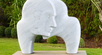 La sculpture monumentale « You and me », de l'artiste Mahi Binebine.