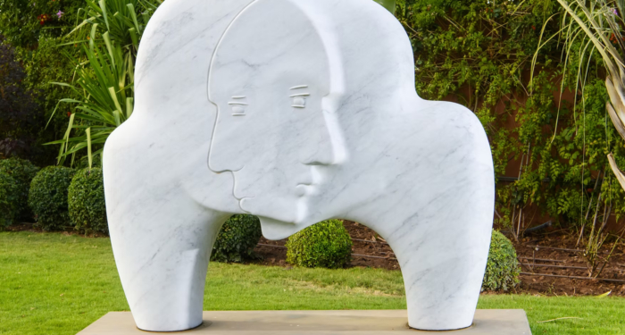 La sculpture monumentale « You and me », de l'artiste Mahi Binebine.