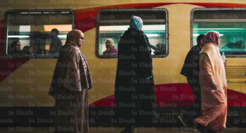 Des voyageurs devant un train de l'ONCF (photo d'illustration).