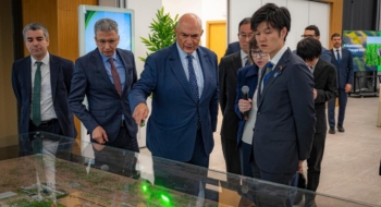 Mostafa Terrab, PDG d' OCP a accueilli à Jorf Lasfar Norikazu Suzuki, ministre japonais de l'Agriculture.