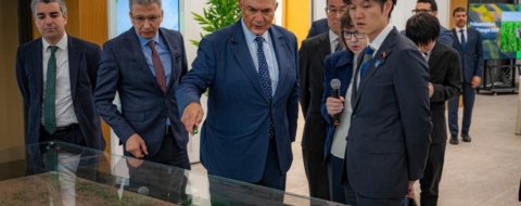 Mostafa Terrab, PDG d' OCP a accueilli à Jorf Lasfar Norikazu Suzuki, ministre japonais de l'Agriculture.
