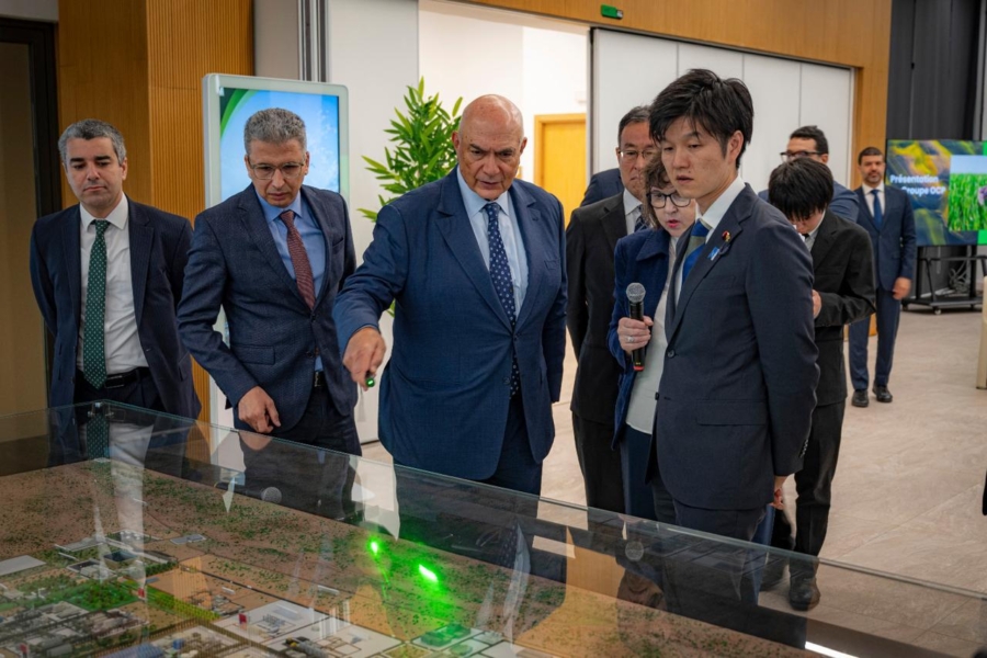 Mostafa Terrab, PDG d' OCP a accueilli à Jorf Lasfar Norikazu Suzuki, ministre japonais de l'Agriculture.