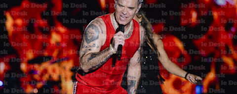 Le chanteur britannique Robbie Williams, lors de son concert dans le cadre du festival Jazzablanca, le 2 juillet 2026.