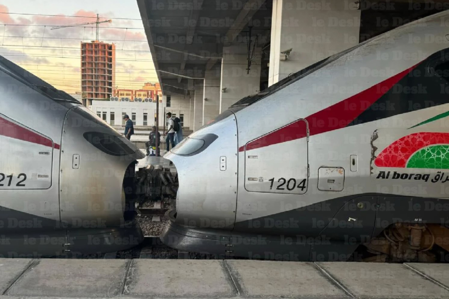 Deux trains à grande vitesse Al Boraq sur un quai de la gare Rabat Agdal.