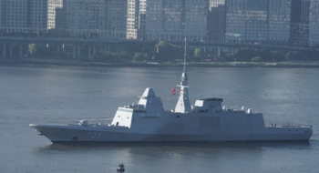 La frégate Mohammed VI de la Marine royale sur l’Hudson, à New York, lors de l’International Naval Review 250 organisée à l’occasion du 250e anniversaire des États-Unis. Crédit : DR