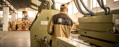 Un opérateur dans une unité industrielle d'Inapco.