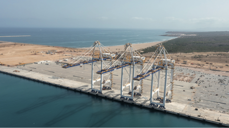 Un terminal à conteneurs du port de Nador West Med.
