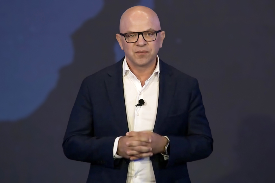 Samir Cherfan, COO Moyen-Orient et Afrique du groupe Stellantis, lors de la présentation du plan stratégique FaSTLAne 2030, le 21 mai 2026.