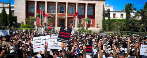 Lors du sit-in tenu par les avocats devant le Parlement, le 6 juillet 2026, en protestation contre le projet de loi organisation la profession.