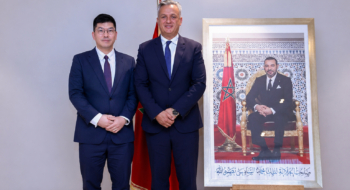 Karim Zidane, ministre chargé de l'Investissement, de la Convergence et de l'Évaluation des politiques publiques, lors de la réception de représentants de LG Energy Solution et Yahua Group, en juillet 2025.