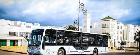 Un autobus assurant le transport urbain à Tétouan.