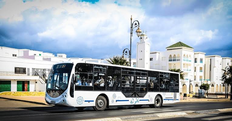 Un autobus assurant le transport urbain à Tétouan.